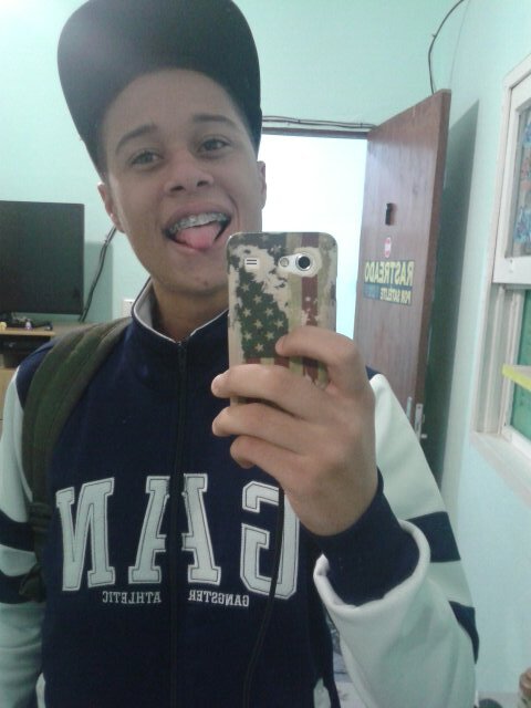 leonino, 19 anos e solteiro .. whats :9 8376 4404