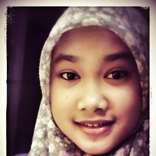 shela afidatuz zahro malang,01 april 1997 :D 
terus semangat jangan menoleh e belakang :D masa depan d depan mata :D