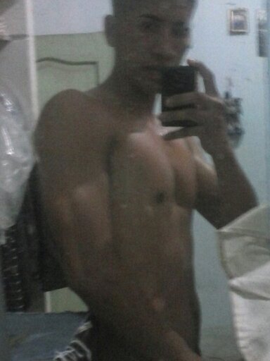 m gusta hacer amistades y chatear.....
y divertirm............,