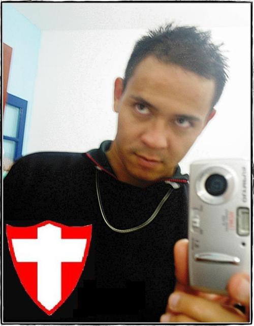 Estudante do curso Educação Física e Esportes. 24 anos. Surfista (Free Surf) Sempre alegre!