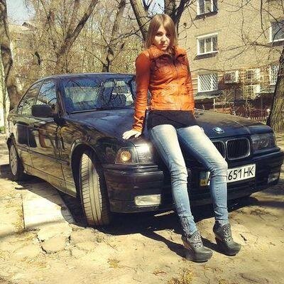 Здрасти всем. Хочу думать не обычно. Просто люблю обсуждать события. Я довольно интересная в жизни.