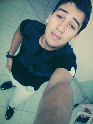 Sou perfeccionista, sou sincero, educado, simpático, amoroso, conselheiro, e fiel naquilo que eu amo!! Creio num DEUS que tudo pode fazer..Ele é o meu Redentor.