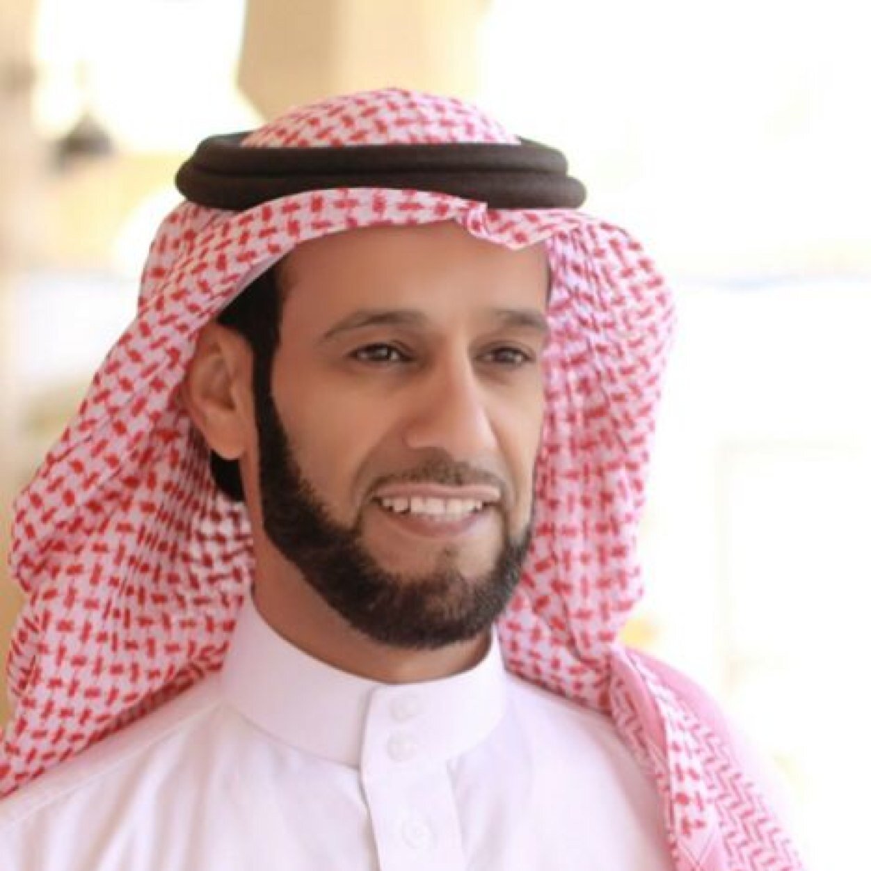 جامعة الملك سعود- كلية العلوم الإنسانية والاجتماعية- قسم الإعلام- عضو الجمعية العمومية لجمعية مكارم الأخلاق.