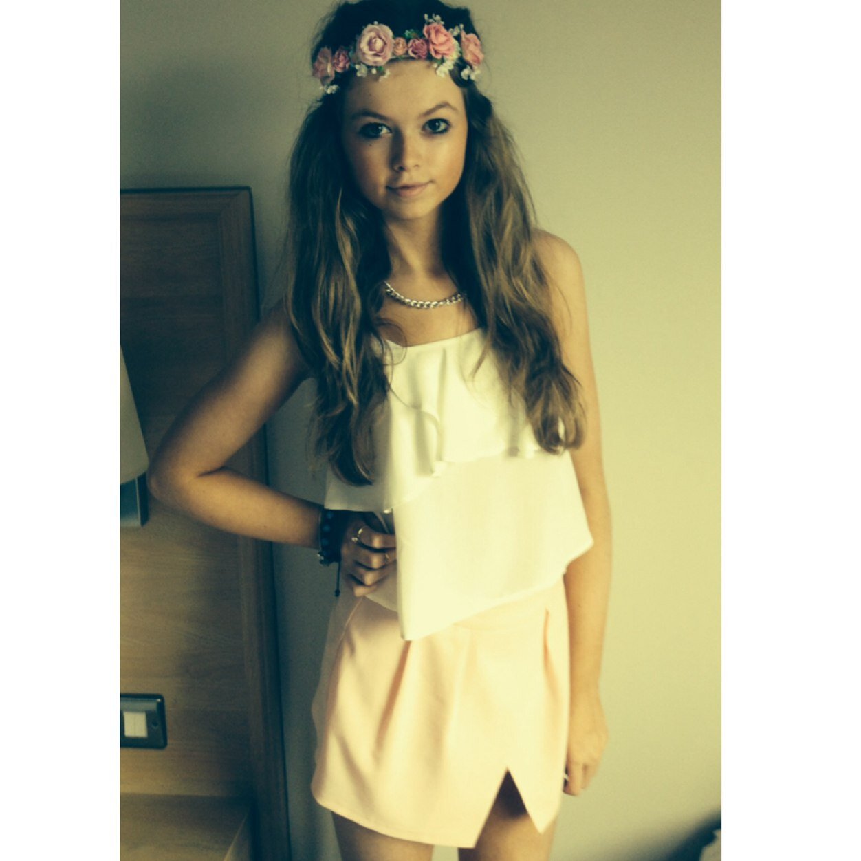 Dancerr
 Instagram:holzz_xx