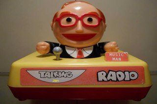 verzamelaar van alle soorten radio's,platenspelers en vinyl.