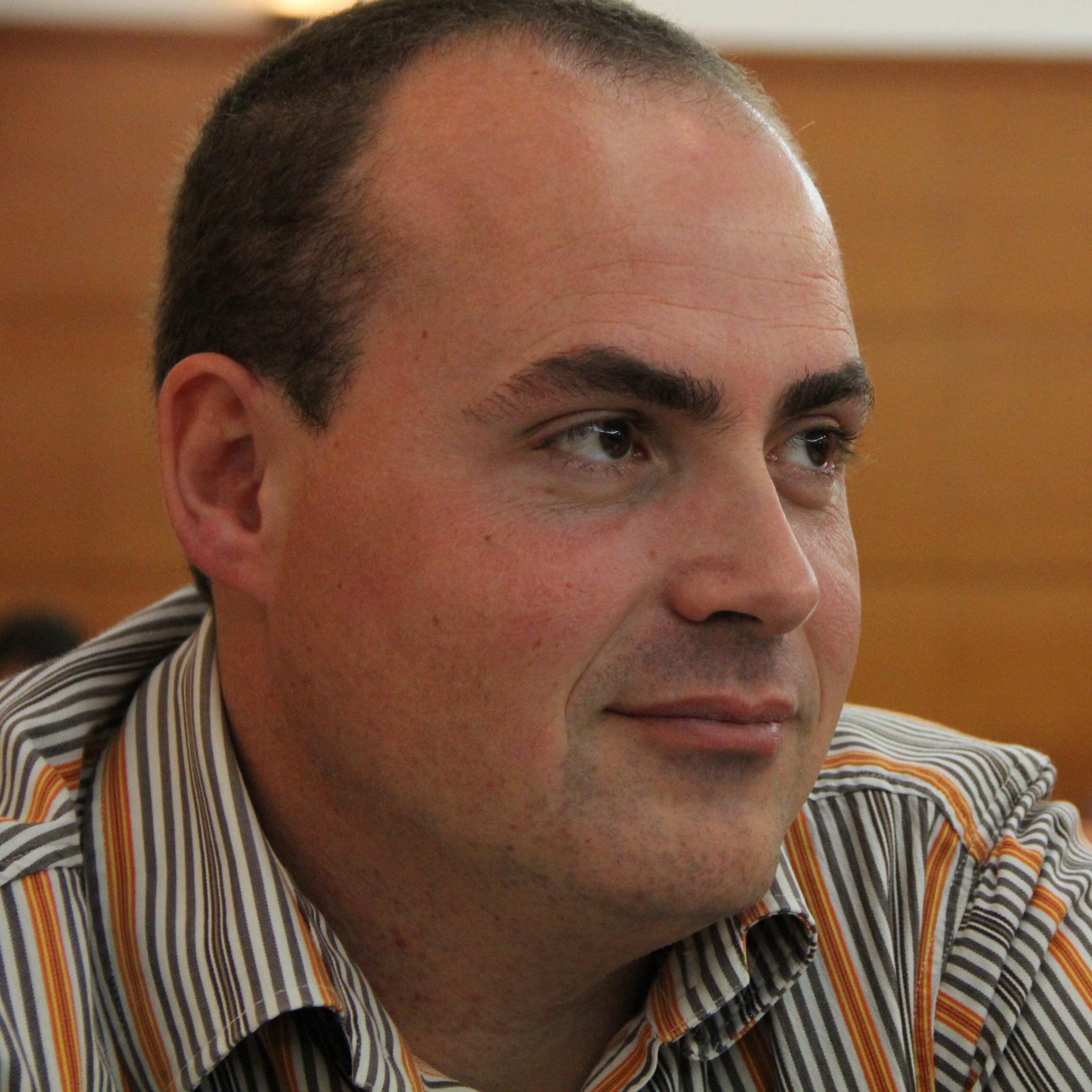 Historiador del Arte y periodista, trabajo en Telemotril.