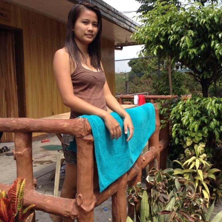 melaniedelacru9's profile picture. 