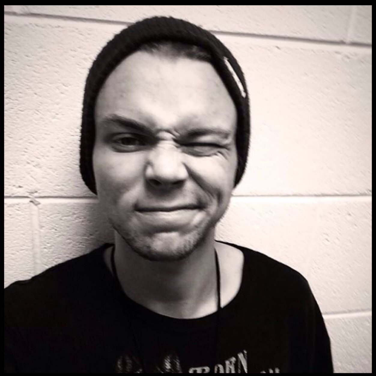 5sos, 1D, the 1975, arctic monkeys, forever ends here, green day to name a few 
Follow me i follow back