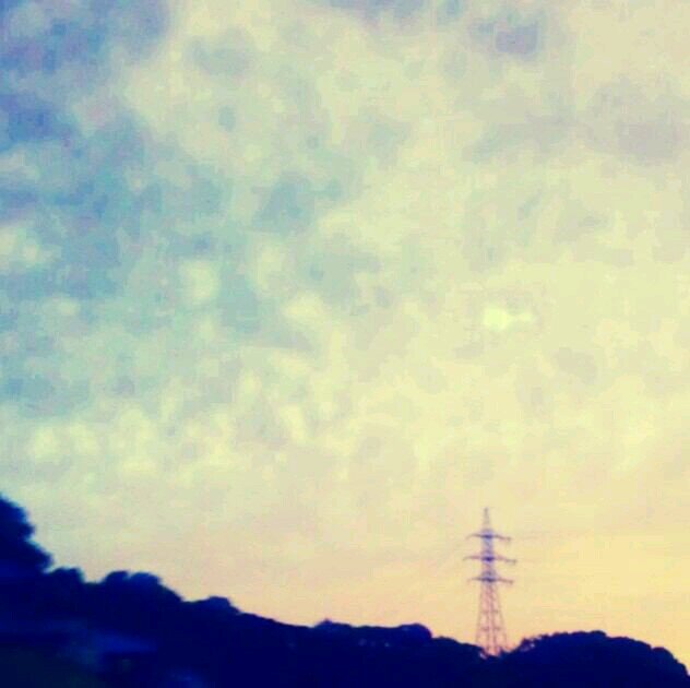 宇宙(そら)です。絵を書いたらツイートしていきたいと思っています。よろしくお願いします。基本フォロバしています。