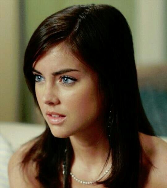 JasperPN3's profile picture. Just your average girl from District 3 who was mentored under Beetee and is tech savvy. Victor of the 71st Hunger Games. {THG RP} || #Single ||