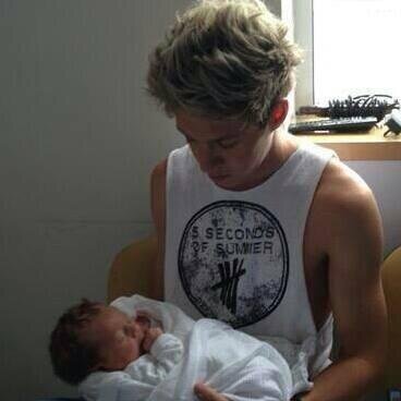 I'm Niall, i'm in One Direction. follow me? ;) x