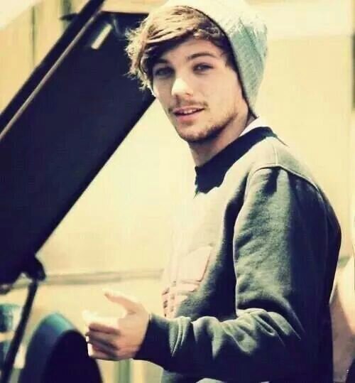 I LOVE YOU LOUIS PLEASE FOLLOW ME ♥♡♥