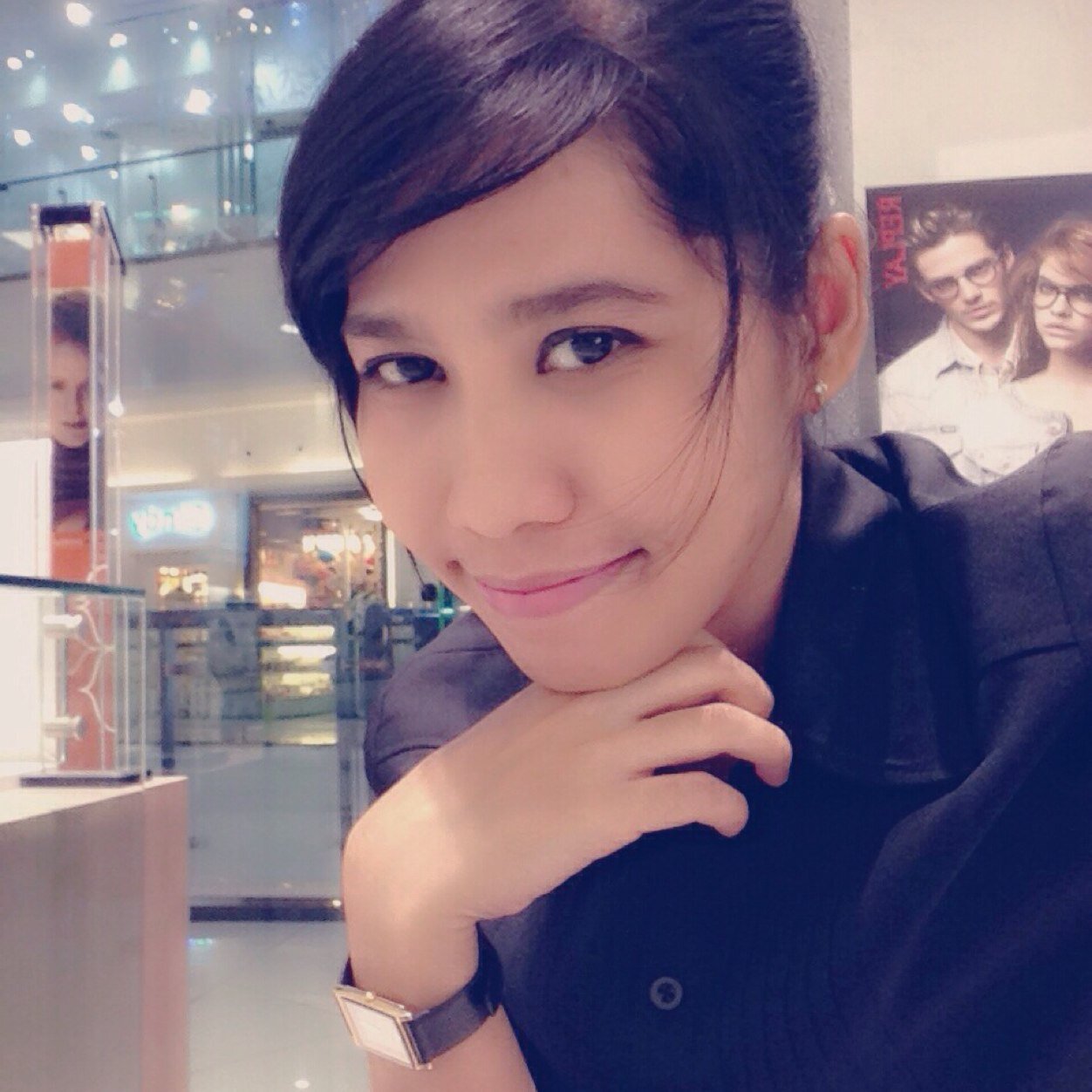 My name is Dessy Aryani ,, You Can Call My Dessy Or Echie,, You Follow My Follback ? Just Mention :)
http://t.co/iyjPIFckU0
