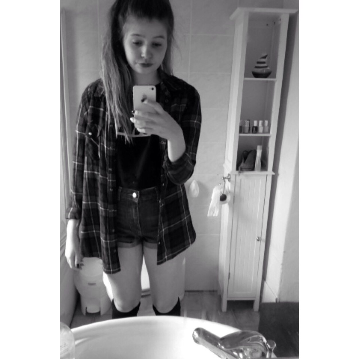 Follow my janoskians twitter for a follow back: @asdfghjkllukeee