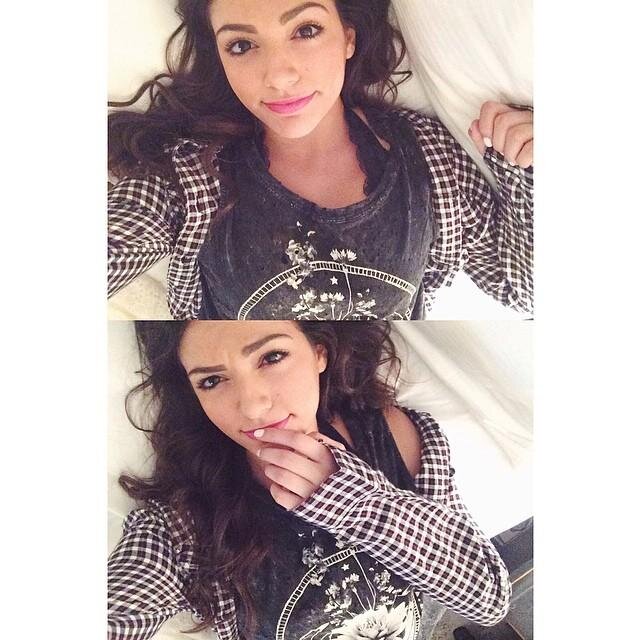 Hey guys! This acc is from @1Dmotavatorxo and @miss2oumi. 2Besties! We ♥ @BethanyMota and @Quincie_Candice
Beth&quindice Followed ♥♥♥