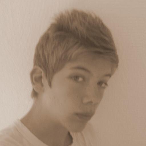 “La vie est une rose dont il faut accepter les épines.”:/