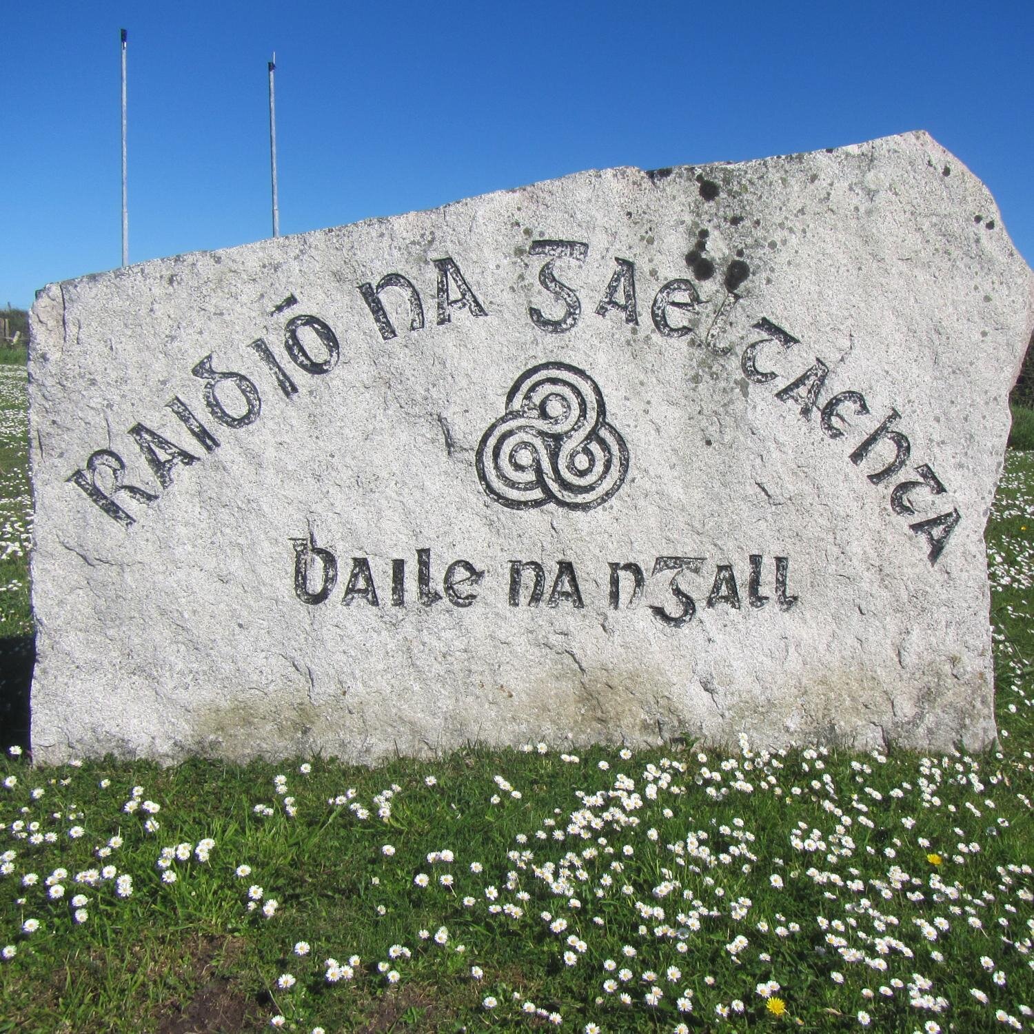 RTÉ Raidió na Gaeltachta.
Nuacht an Deiscirt Baile na nGall, seacht lá na seachtaine ona 8 -18.30. News from Munster Gaeltacht areas, broadcasting in Irish.