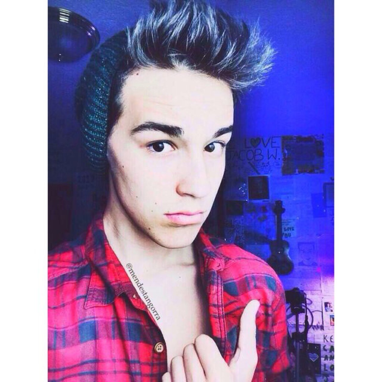 rt this https://t.co/6Kd1UUMZ9f to helo her get her nash follow back !!!