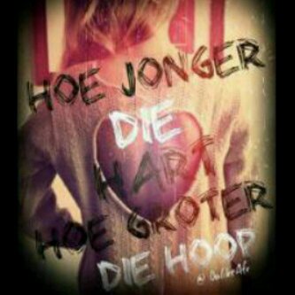 Quotes_loviies's profile picture. 