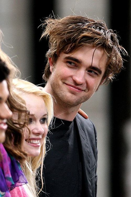 100% Official news and updates on the life of Robert Pattinson.