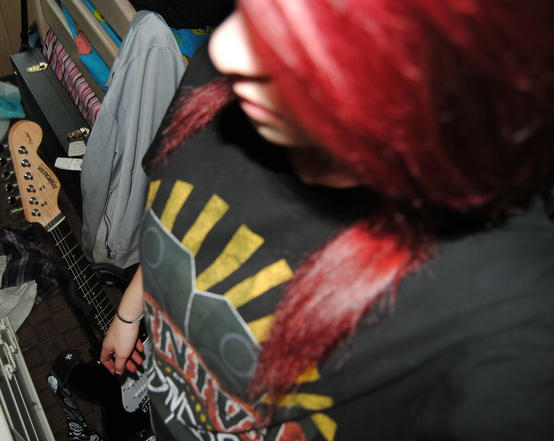 Hi, Im Gell. Im a concert junkie and your typical everyday band whore. Follow me. Ill follow back.