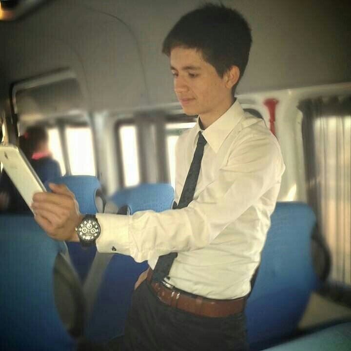 Derdini Sevdiğim Hocam; Omuzlarım Zayıf, Çekemem Senin Çektiğin Derdi. Ama Çekilmem de Geri, Altında Şerefle Ezilir Giderim..