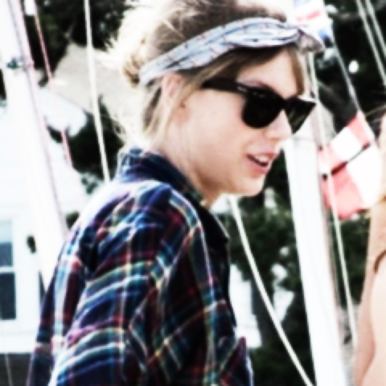 @taylorswift13 is my queen, @5SOS are my heros, @edsheeran is my king. #sweeran shipper