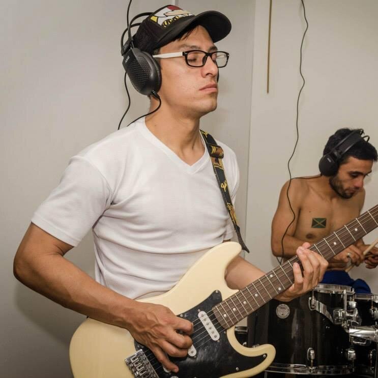 Artista Plastico, Fotografo, Dibujante, Guitarra en La Black Riddim Band...