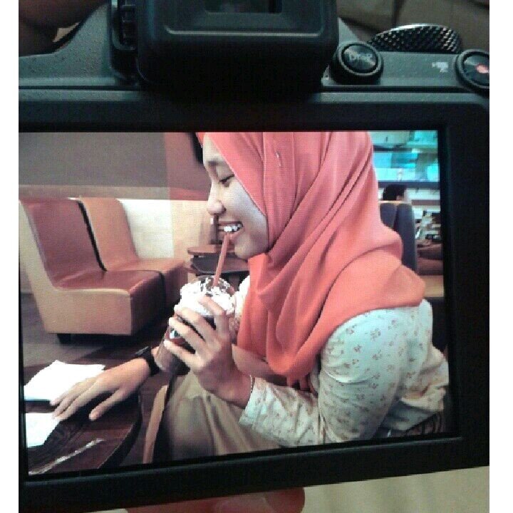 MeriamBuluhh's profile picture. main jauh