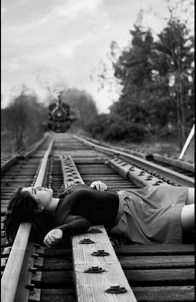 ••• Imagina, sueña, odia la realidad ••• Sube el volumen si molestan. Estuve contigo en mis sueños desperté y te perdí. Levanta la cabeza para verlo todo mejor.