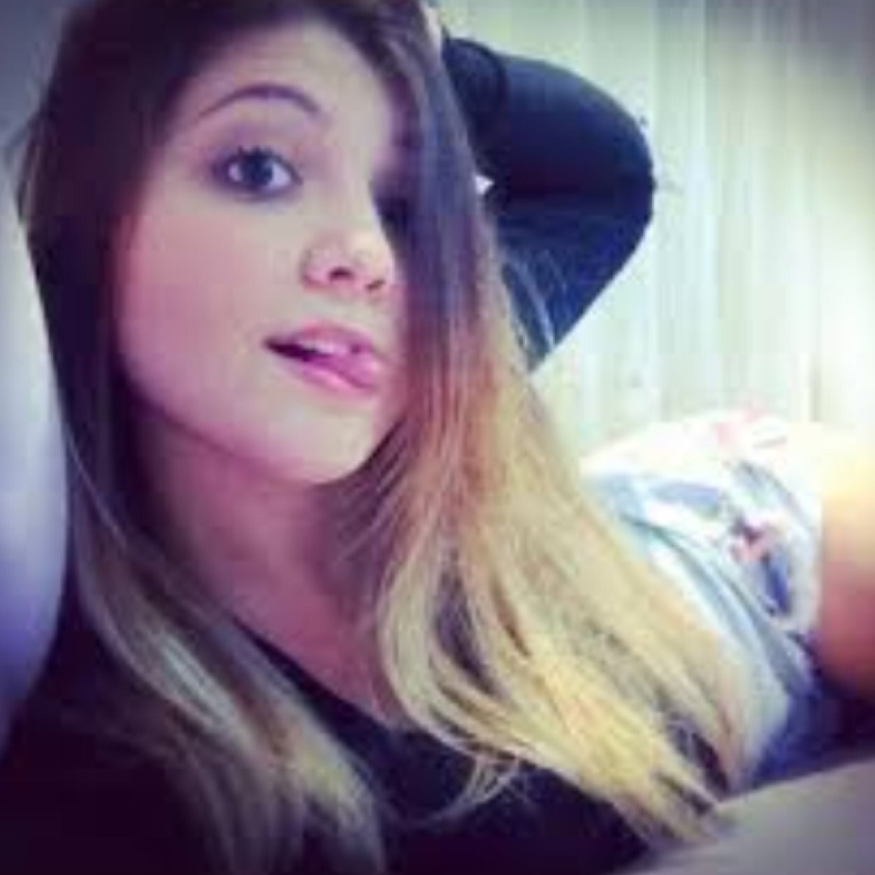 Ela nao é tua, ela so atua bem. 18
