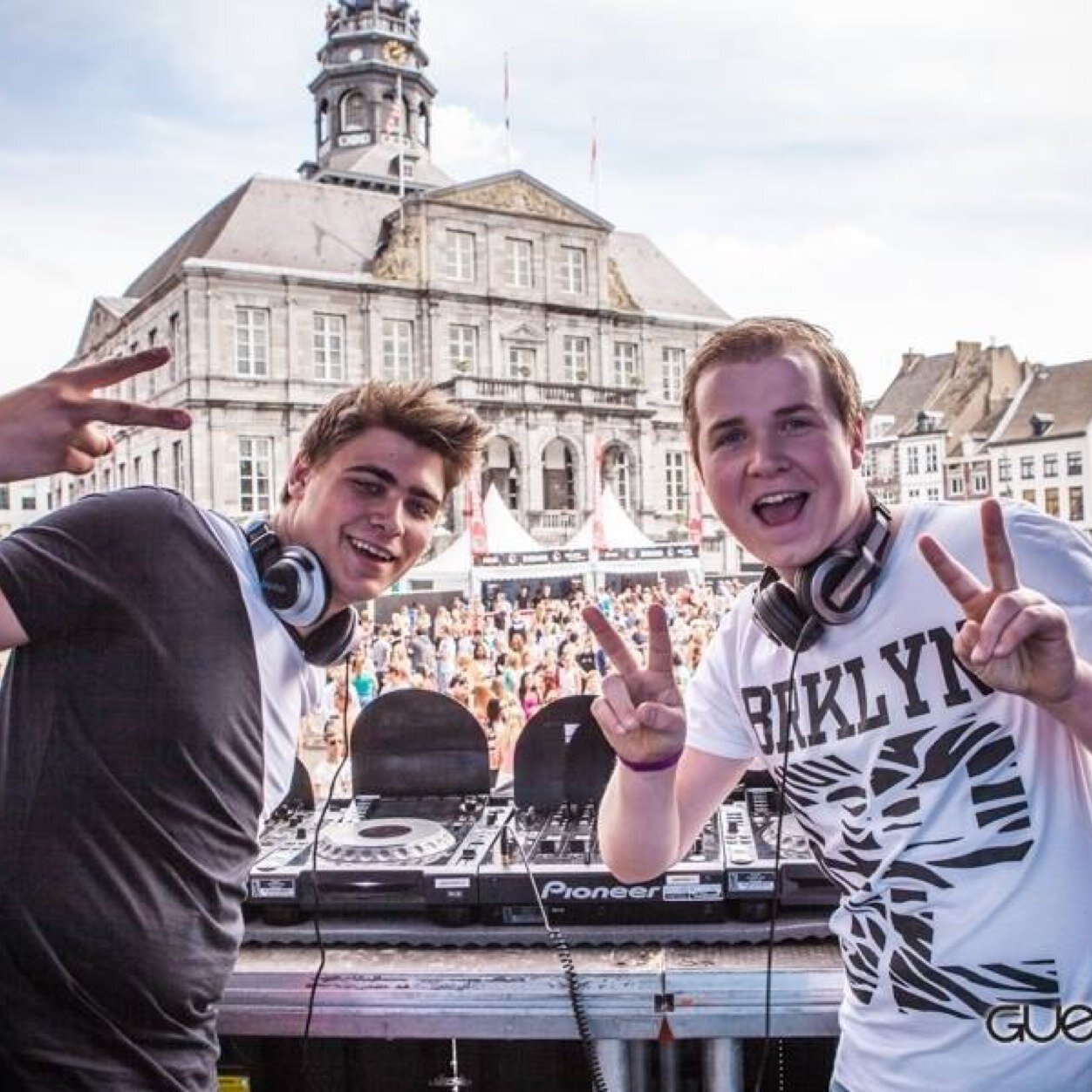 2 Young Dutch DJ/Producers || Genre: House & *ECLECTIC* (Latin, Moombahton, R&B, Trap) || For Bookings check FB!