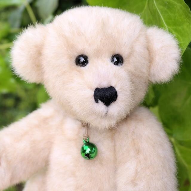 My name is Bowser and I'm a #Dinker bear from Sherford Bears. I like spring time and adventure novels. My grandpaw is @ToddyFur.