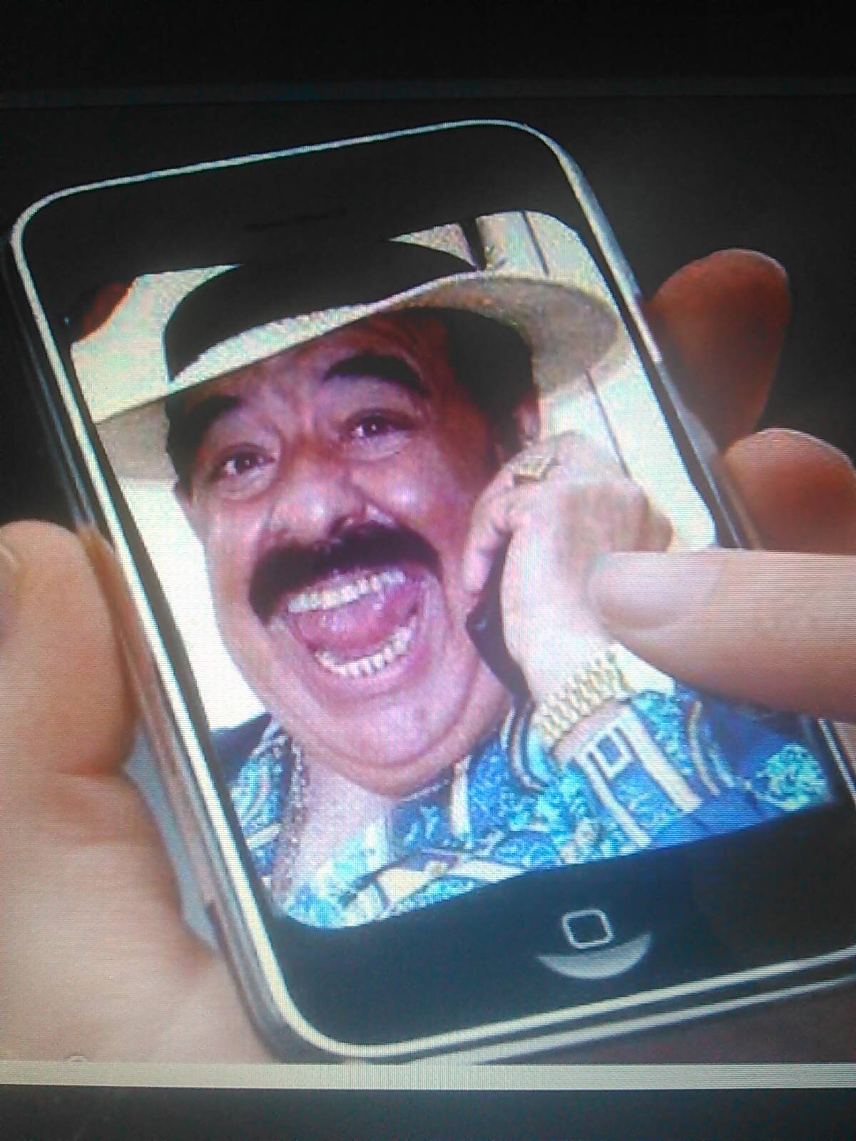 ACTOR, COMEDIANTE ANIMADOR,ESCRITOR PINTOR MUSICO POETA Y LOCO.MI MAS RECIENTE LIBRO LOS POLLOS NO VUELAN FRITOS.300 PAGINAS NO APTAS PARA CARDIACOS Y PARA MAYO