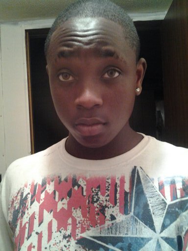 Loves football #Oregon & panthers 
Love basketball #Lakers # Kobe 
Single 
Instagram name donavonhickmon4 
Snapchat king_dee4
