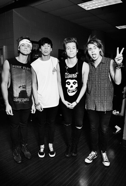 I love with all my heart @5SOS | | my only dream is to follow me | | follow me and I will follow you | | #5sosFam #5sos #SLSPEP #SLSP