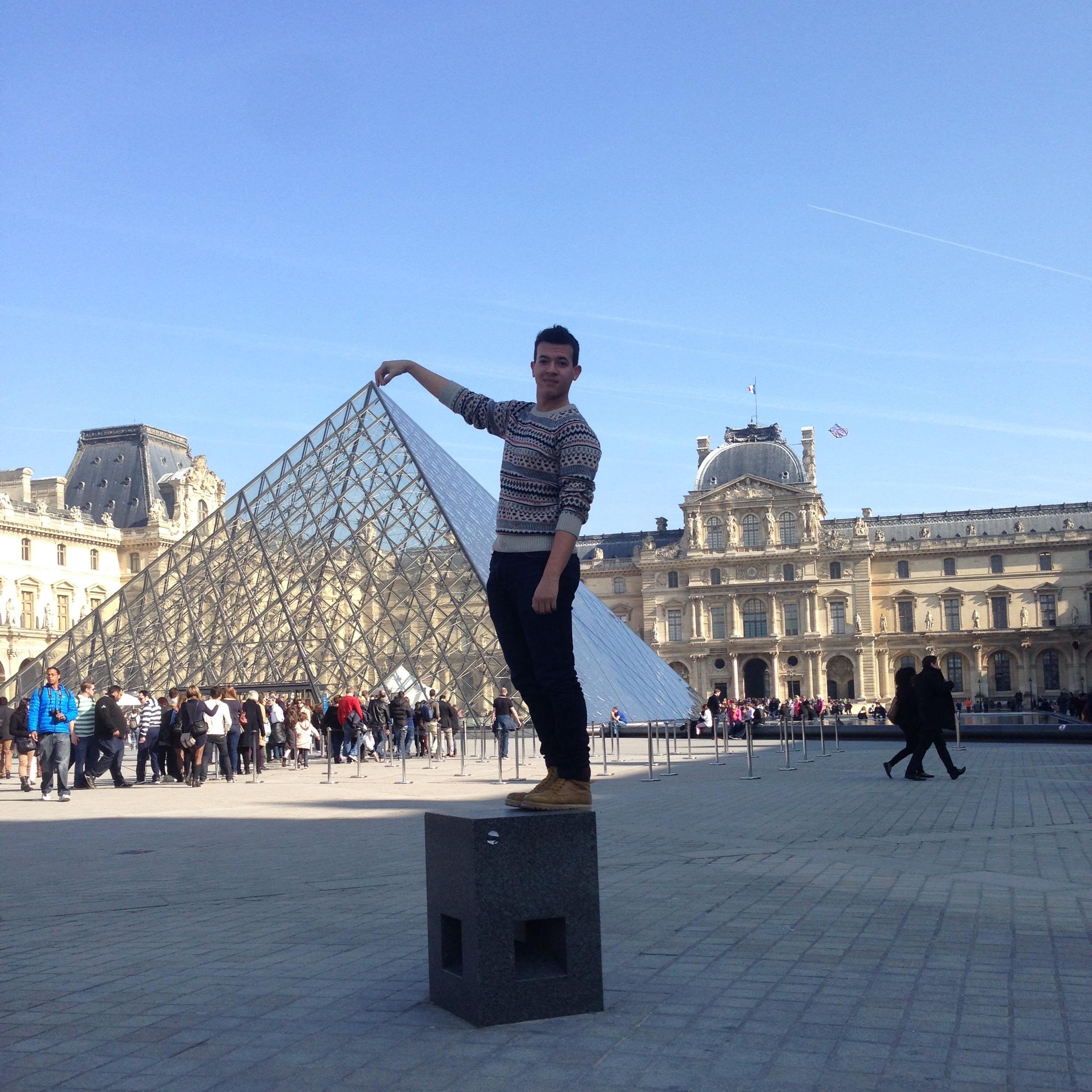 RaulFrees's profile picture. Comer, dormir.