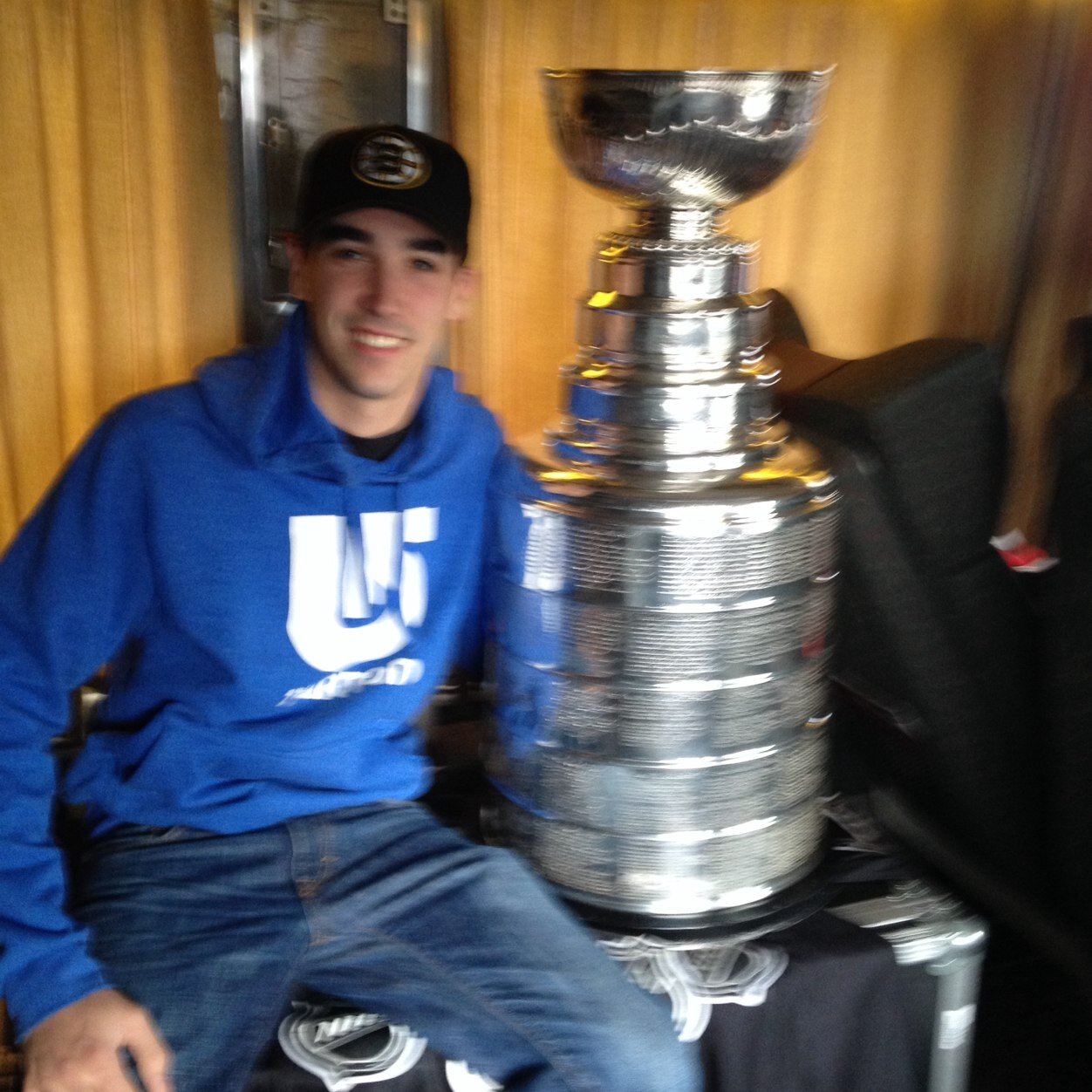 I only use twitter for NHL trade deadline and NHL free agency! I need my NHL insiders!