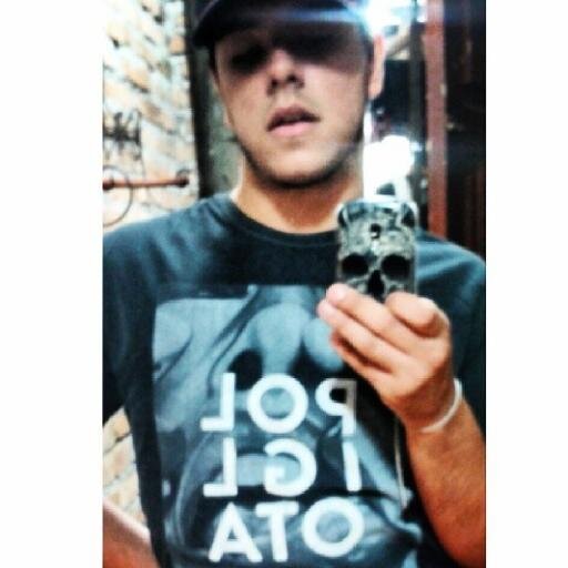 Sou um tipo de pessoa que não está nem aí pelo o que você pensa ou pelo o que você fala de mim, vivo pra mim mesmo, e o que eu penso, eu falo!!