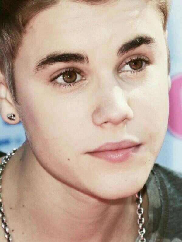 follow @AVON_THEATRE_94 cause she gave you a free follow :)