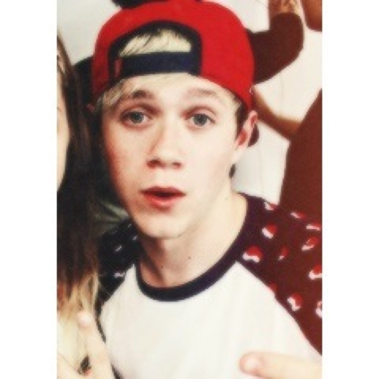 follow @nopehoranx :) she gave you the free follow :) xx