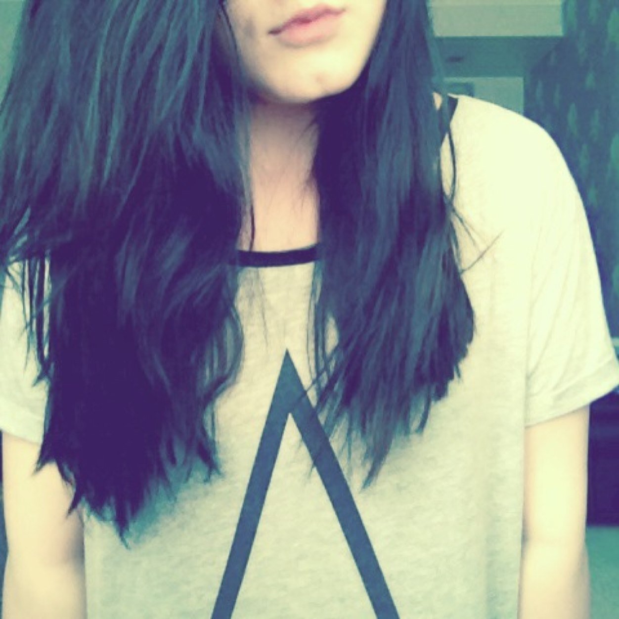 13 and from Glasgow and i love bands ect. Follow me i'll follow you