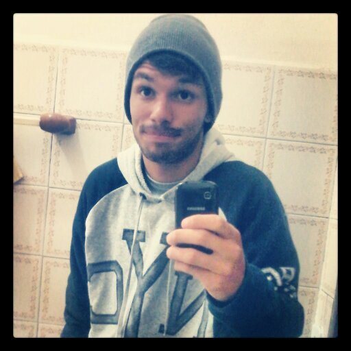 Quem sou eu? Sou a alegria de quem me Ama, a tristeza de quem me Odeia e a ocupação de quem me Inveja''
http://t.co/Dj8qxn59