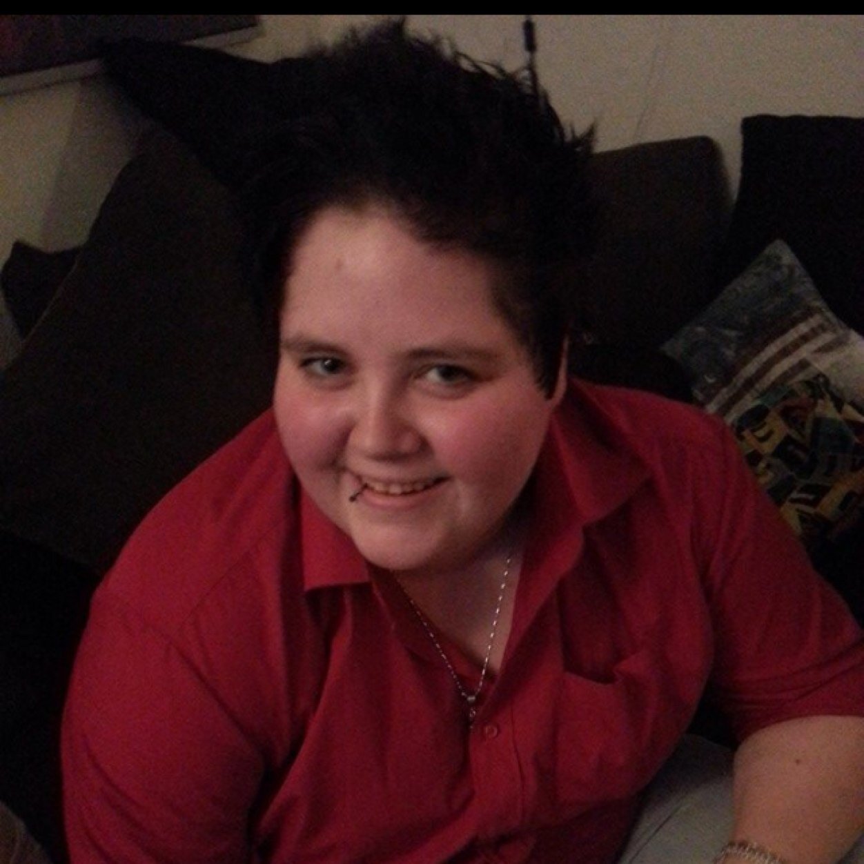 Hei. Jeg er 22 år, snart ferdig på idefagskolens fotograflinje og skal begynne å jobbe etterhvert. Fant 3 single and gay ;)