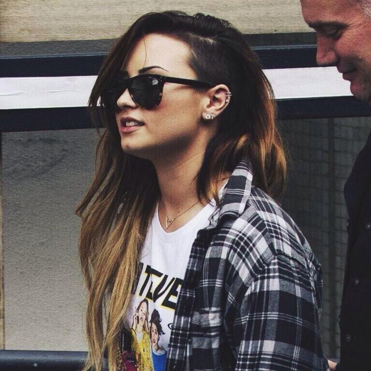 Main account: @dinahsdarling
