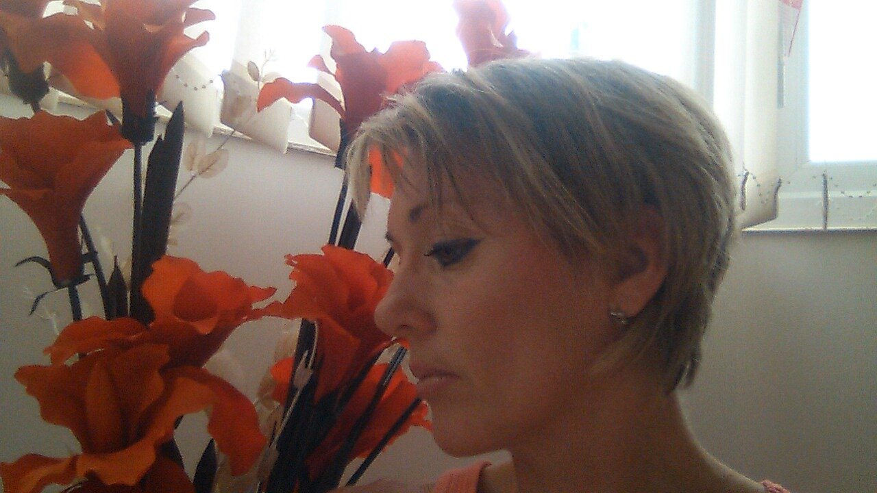 michellewilde8's profile picture. colour therapist, hypnotherapy, Holistic shop,mother, friend, loves sunshine, Italian food, dancing and watching people smile