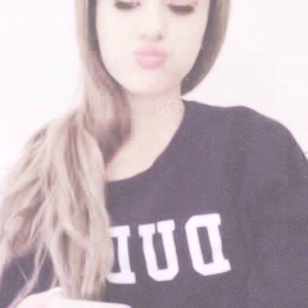 ♡ Ariana faved my tweet. Follows. DMed. Bye ♡