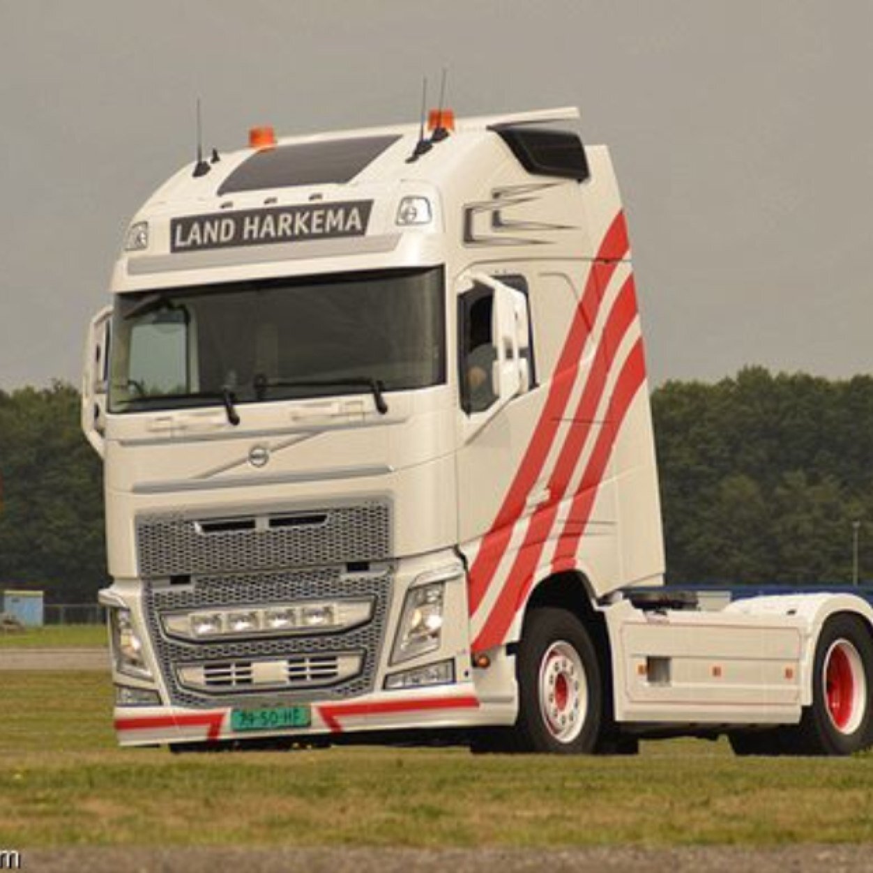 Volg mij voor foto's van trucks en praatjes.