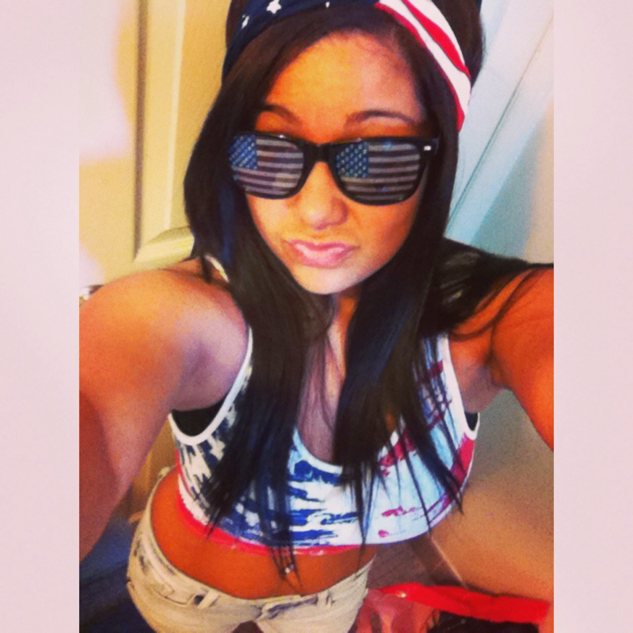 Taylor, Mi. 20. Mother. Get to know me! Fmoi makinzee_  or Snapchat easy_makk