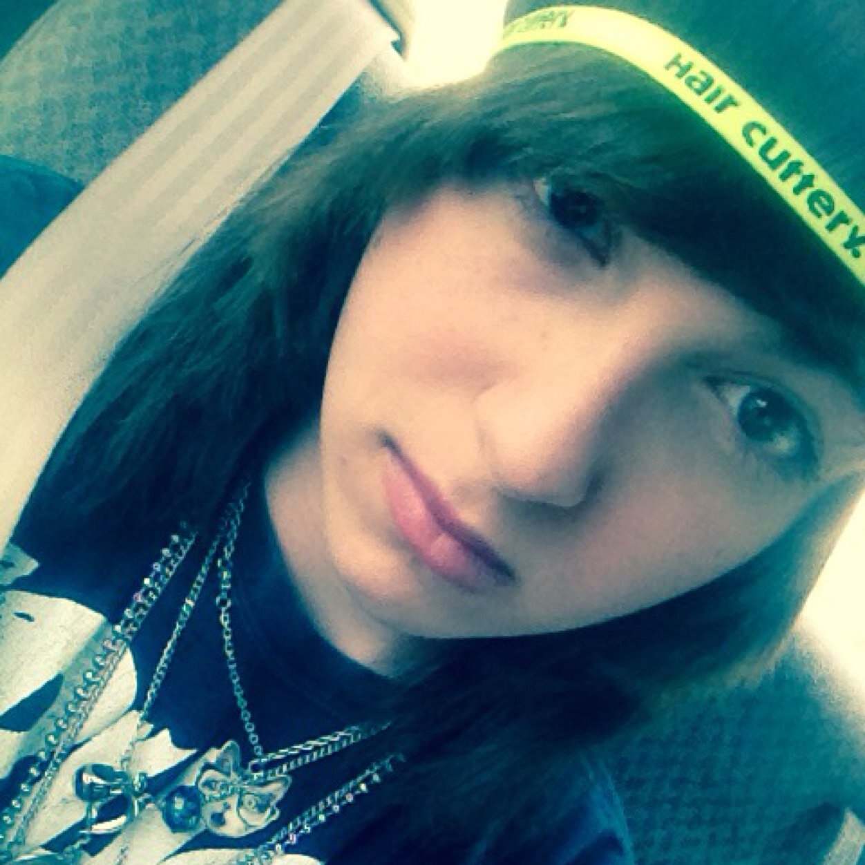 Im gay and 18 :) I like to sing and take pictures and do a bunch of other shit.